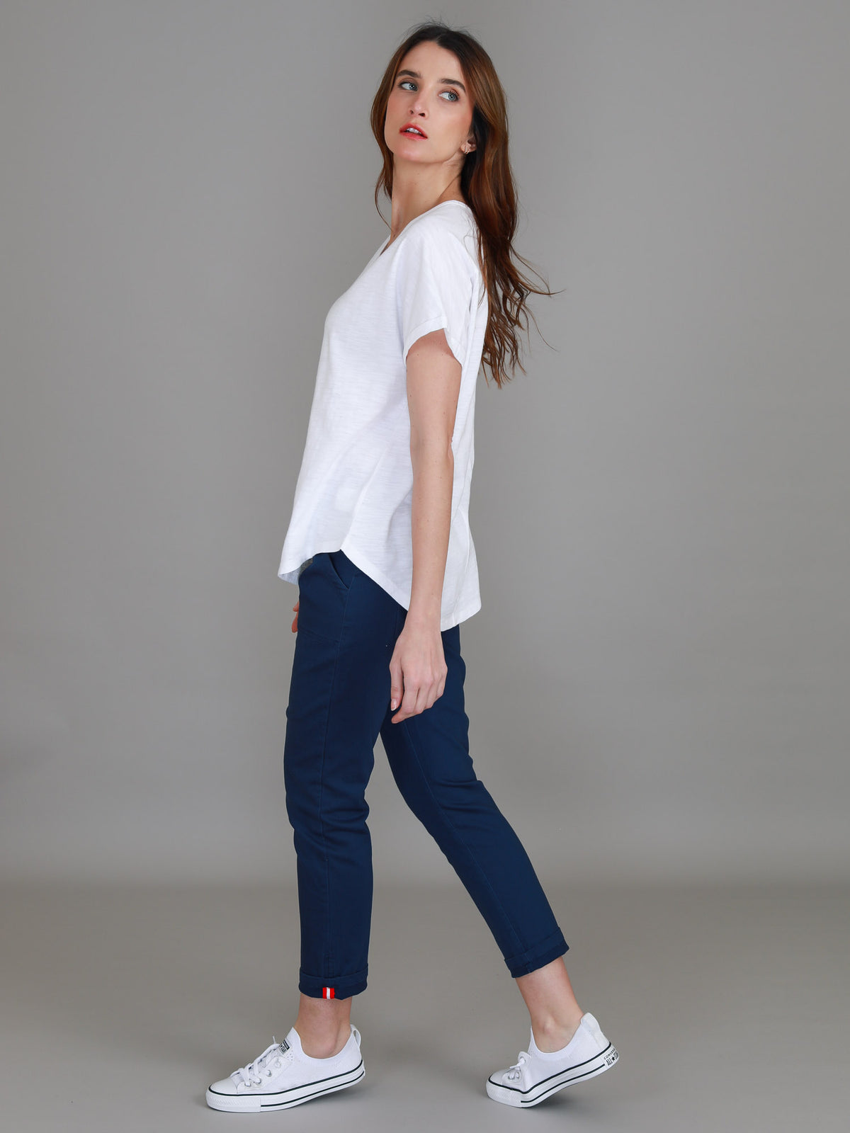 white curved hem cuff tee