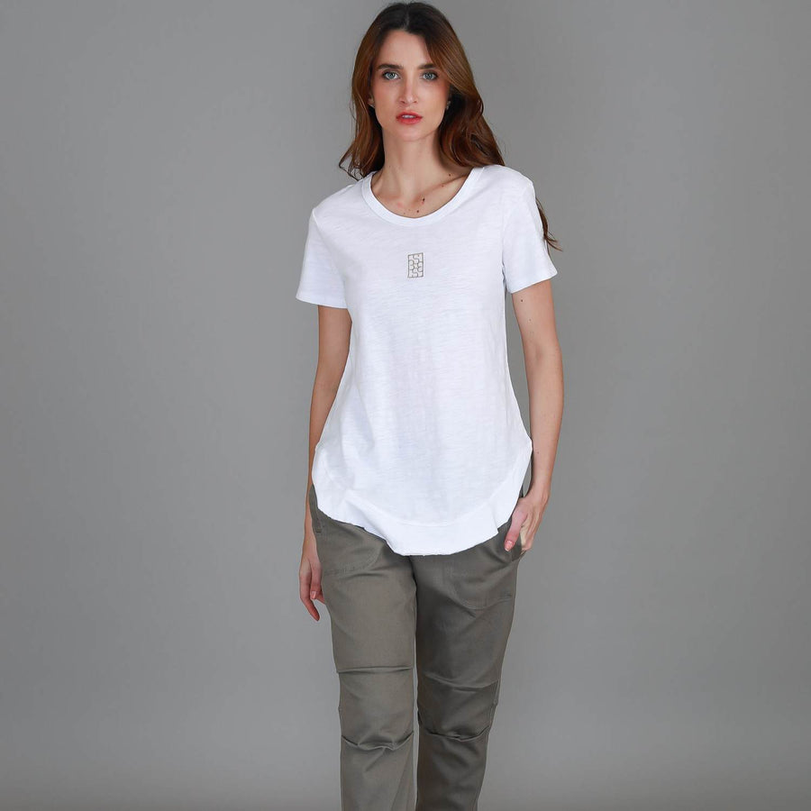 Elianna Embroidery Logo S/S Tee size guide