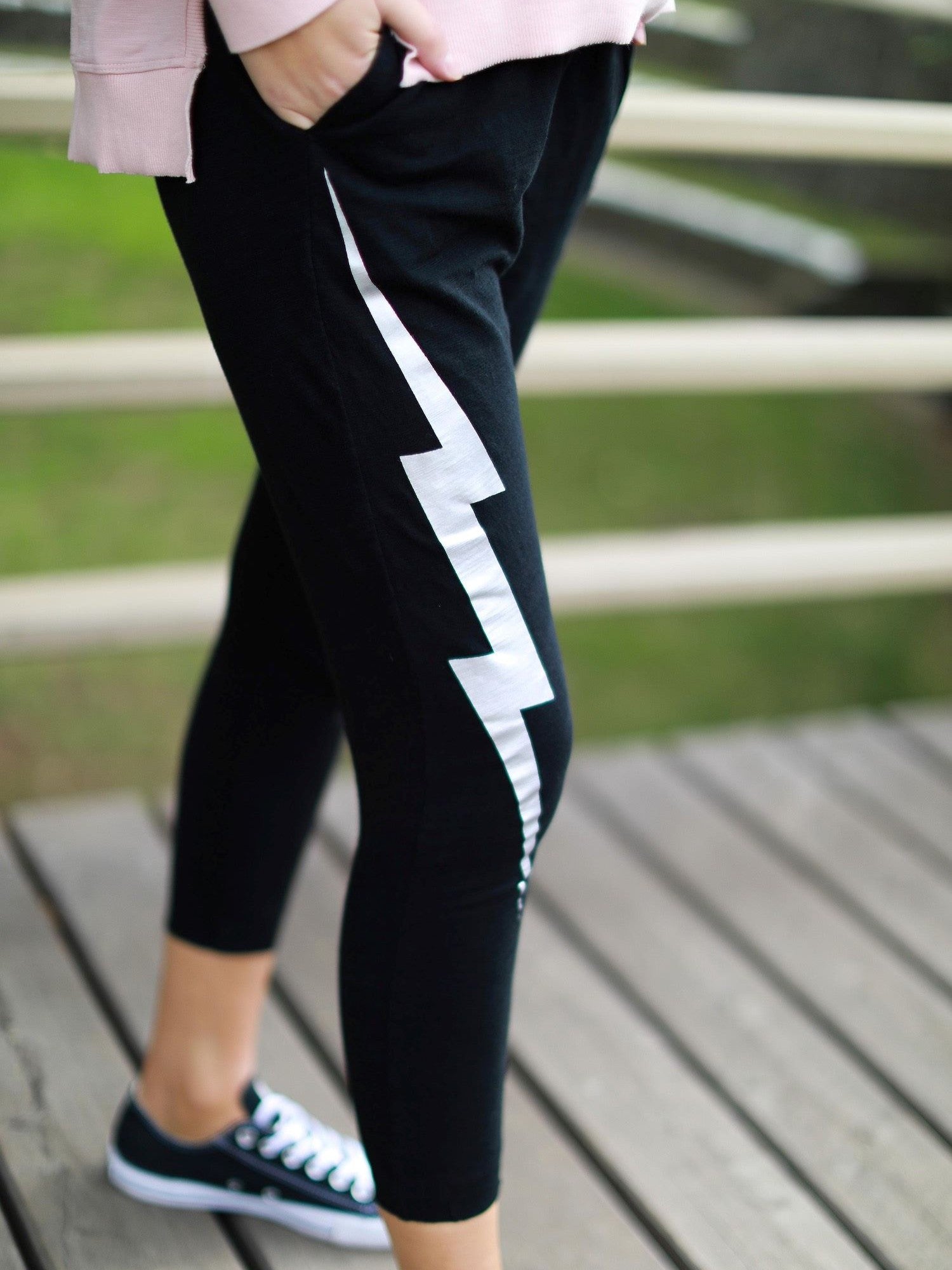 womens jogger pants #color_black