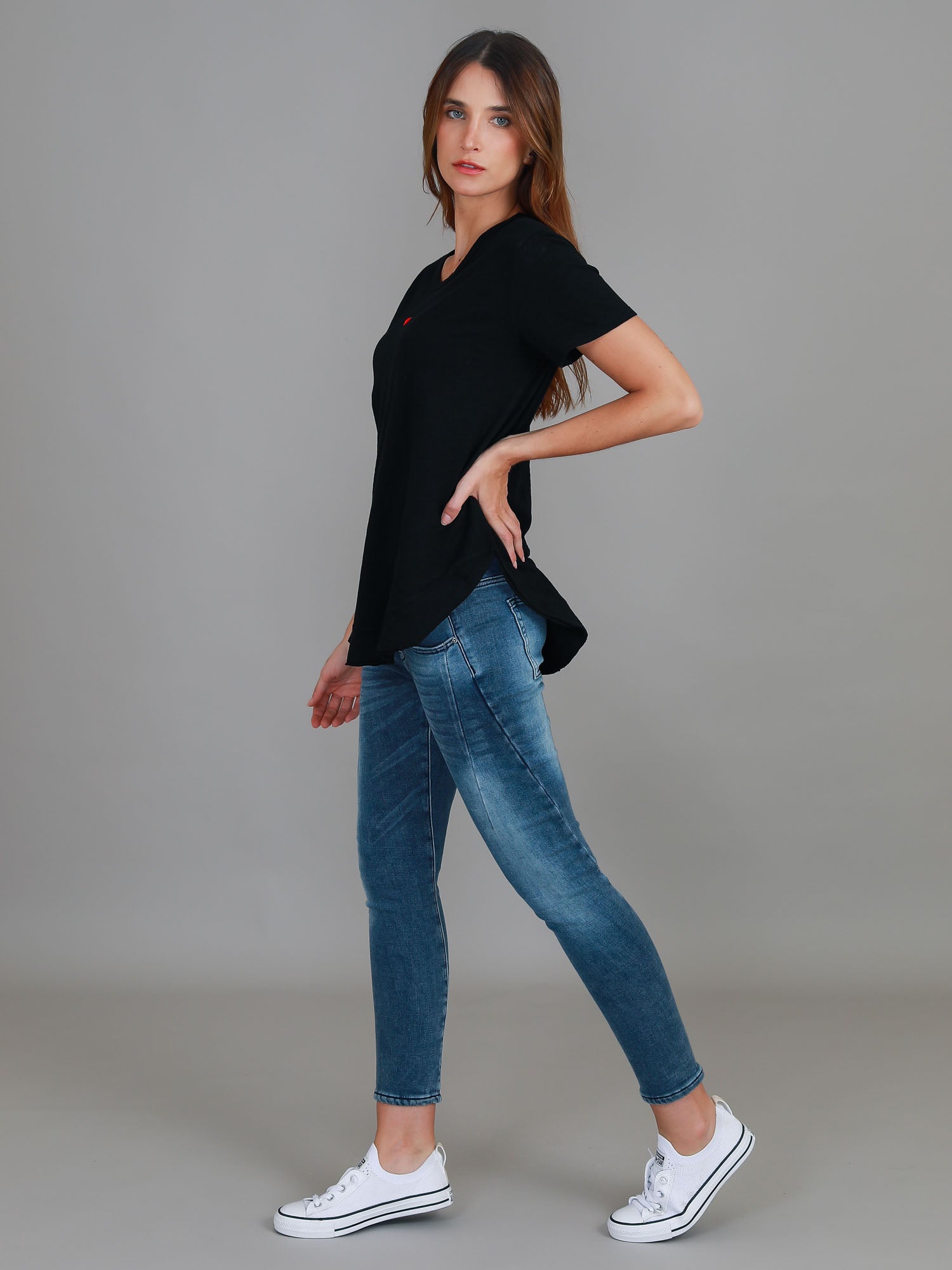 long curved hem t shirt #color_black