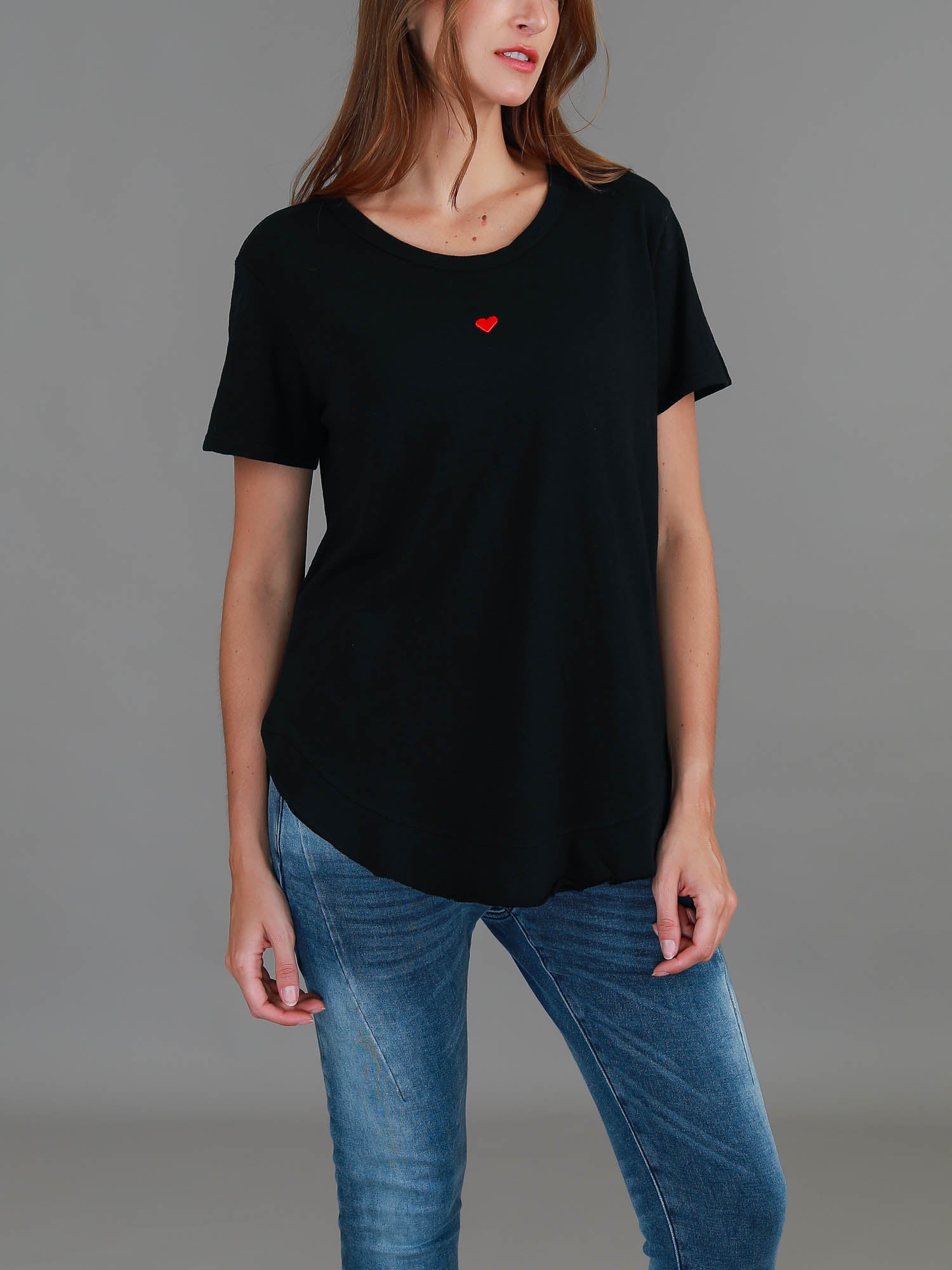 curve hem t shirt #color_black