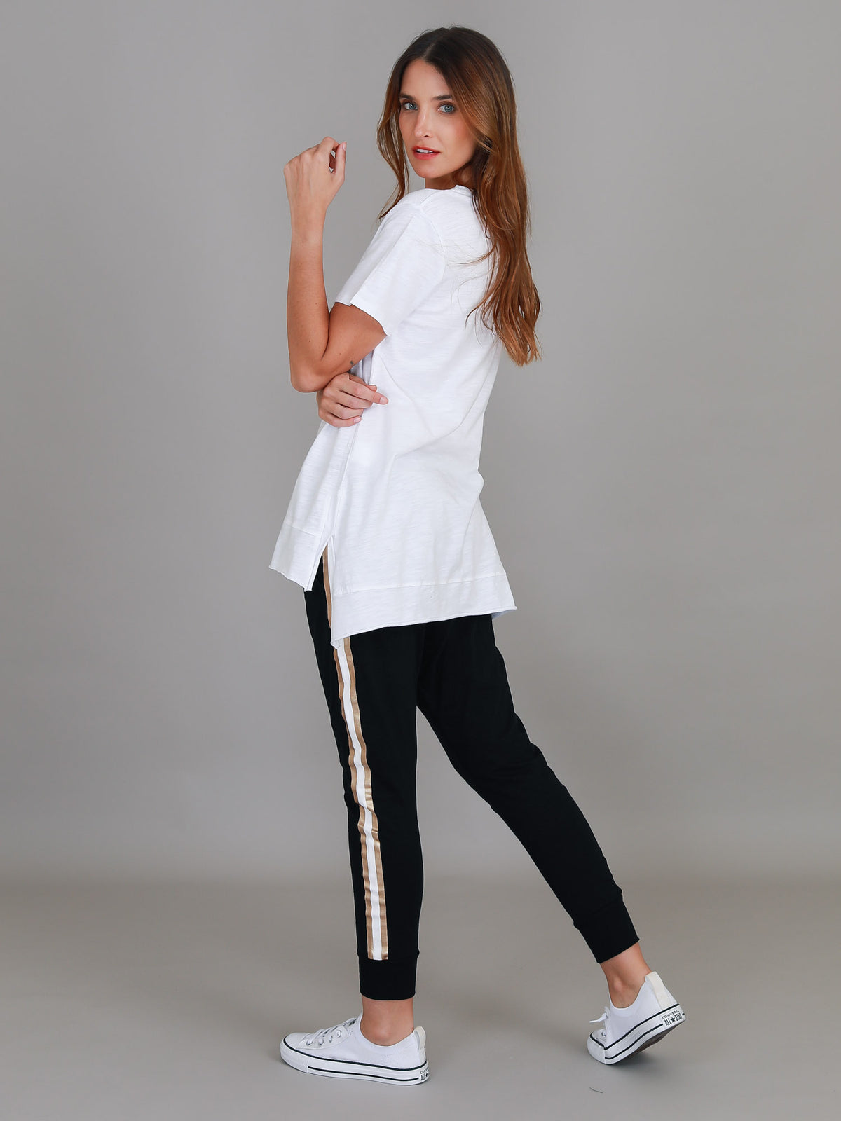 white short sleeve leopard tee