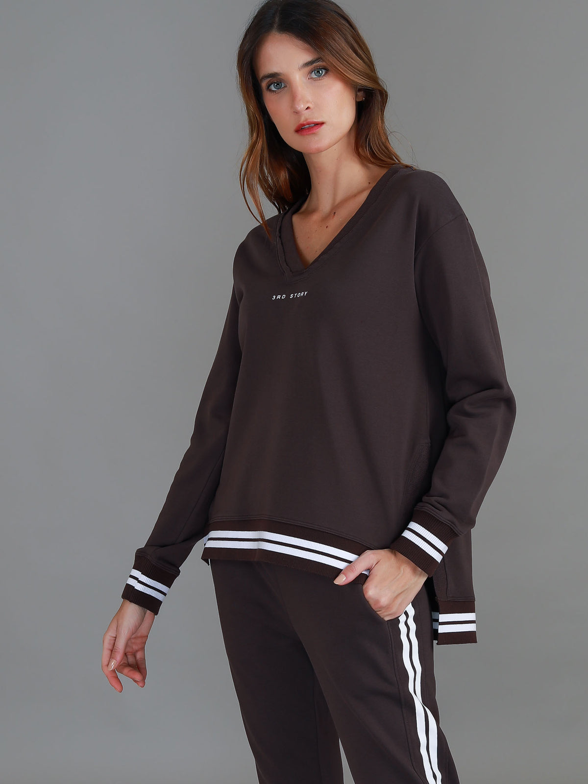 brown v neck sweatshirt