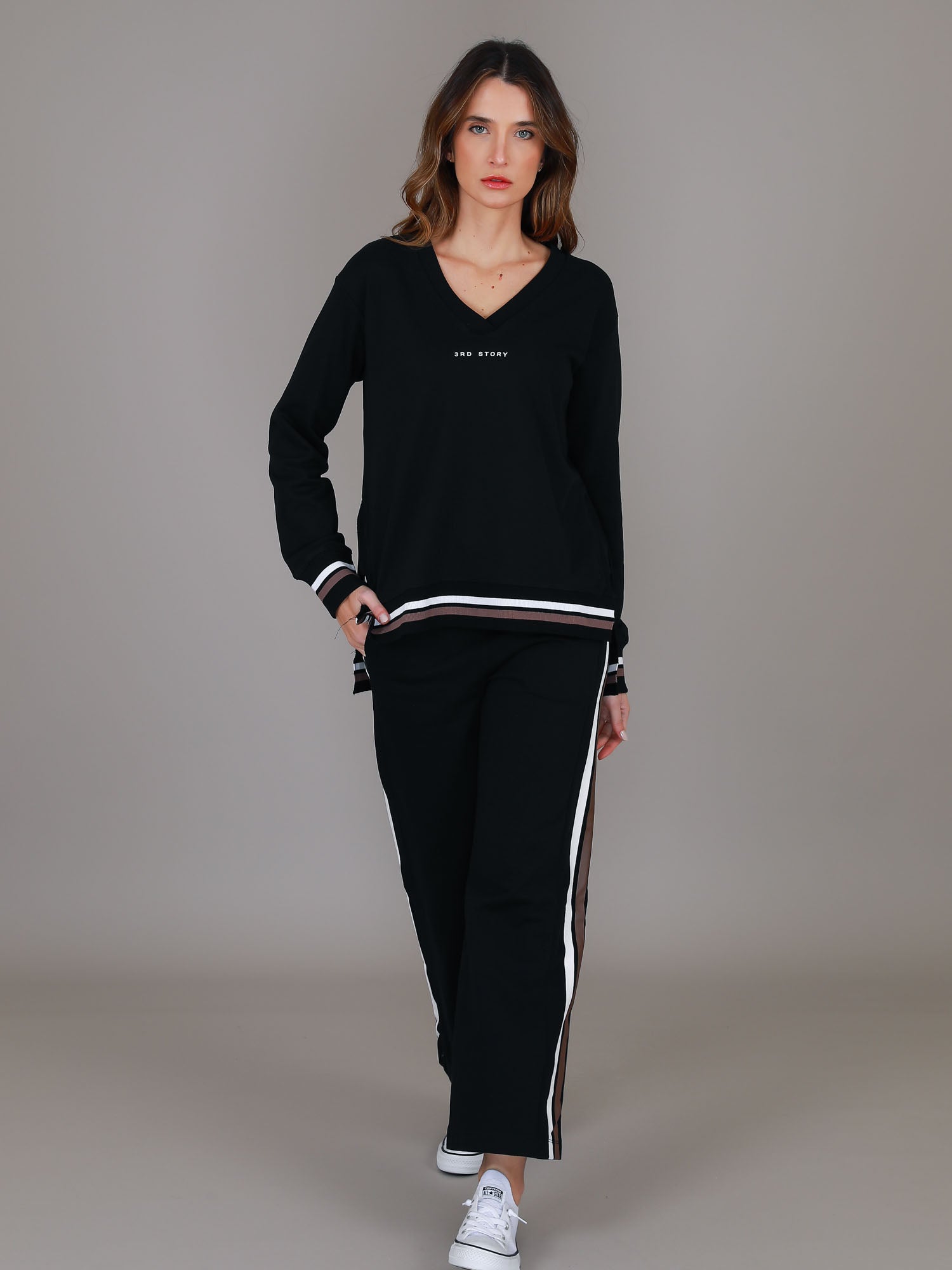 v neck sweatshirt #color_black