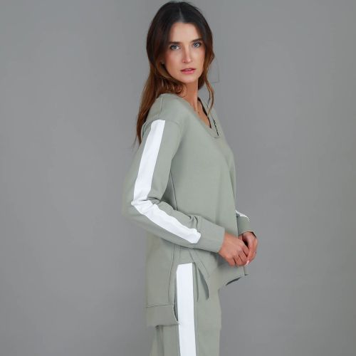 Pamela V Neck Sweatshirt size guide