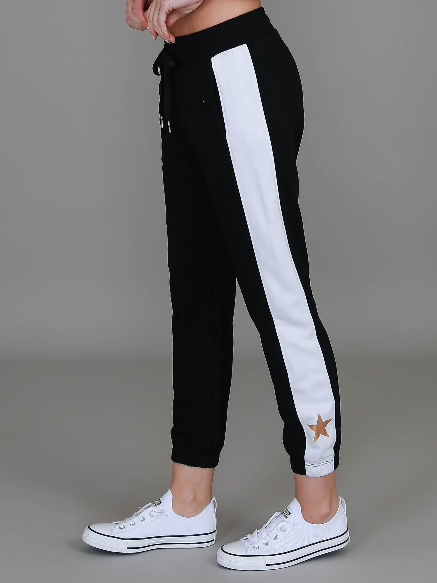 black pants #color_black