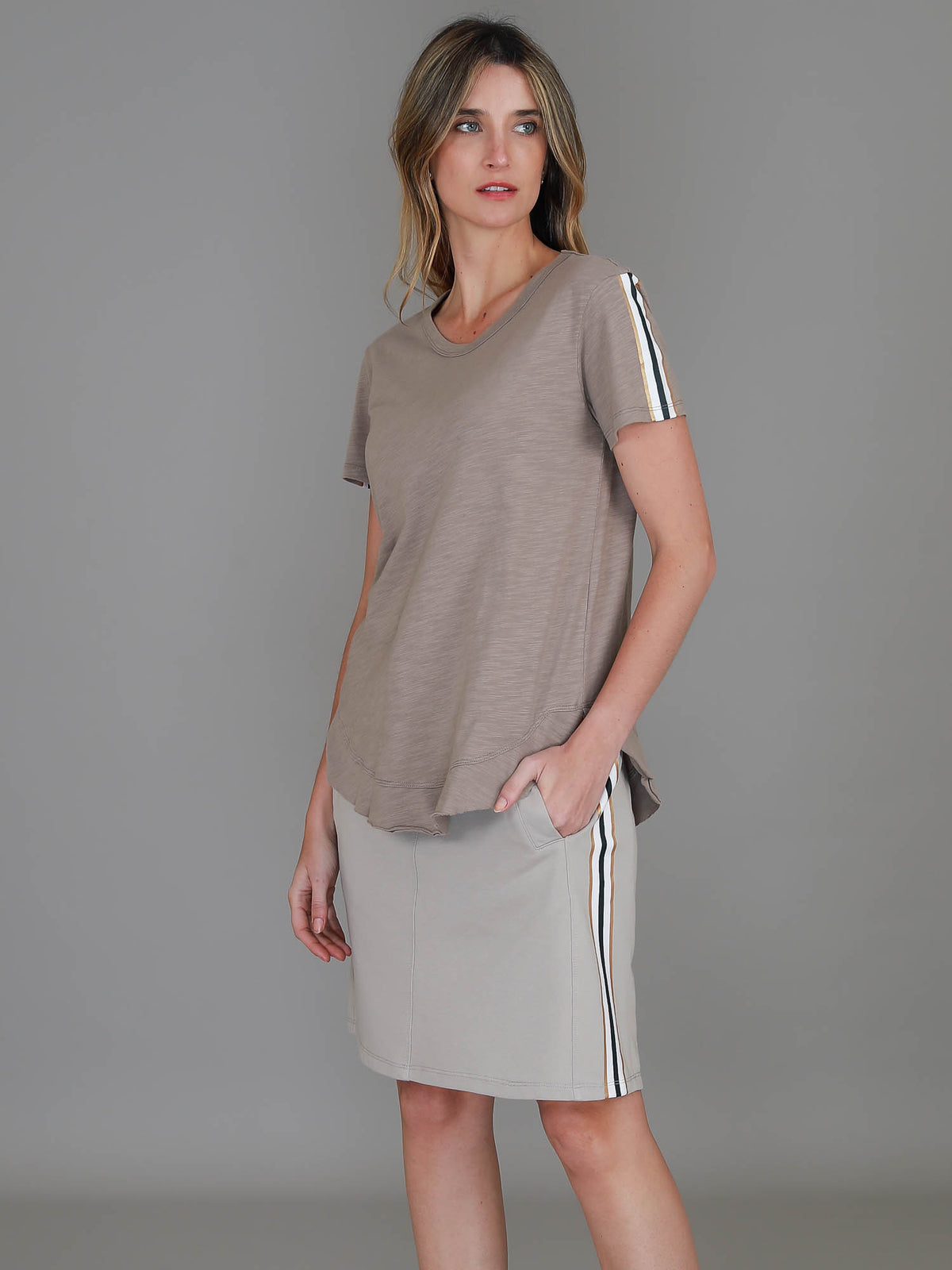 curved hem top