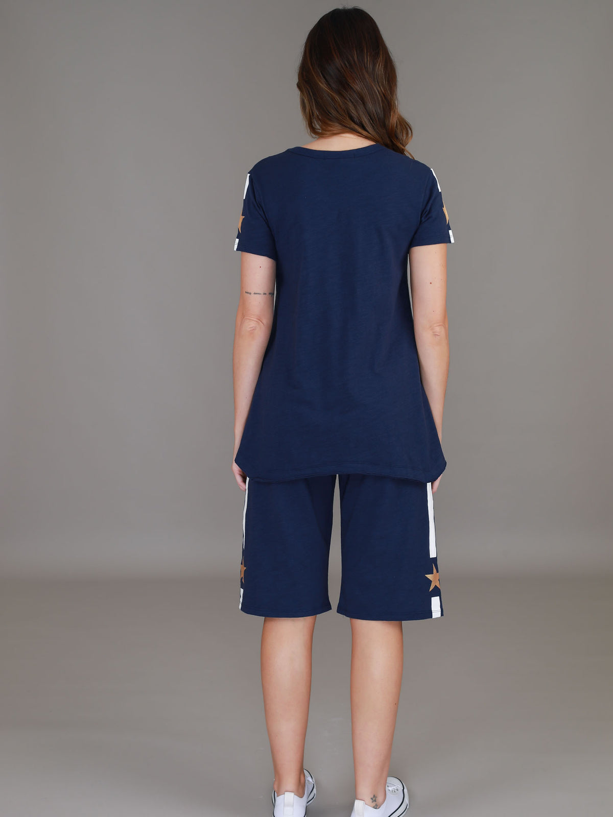 deep navy v neck tee #color_ink