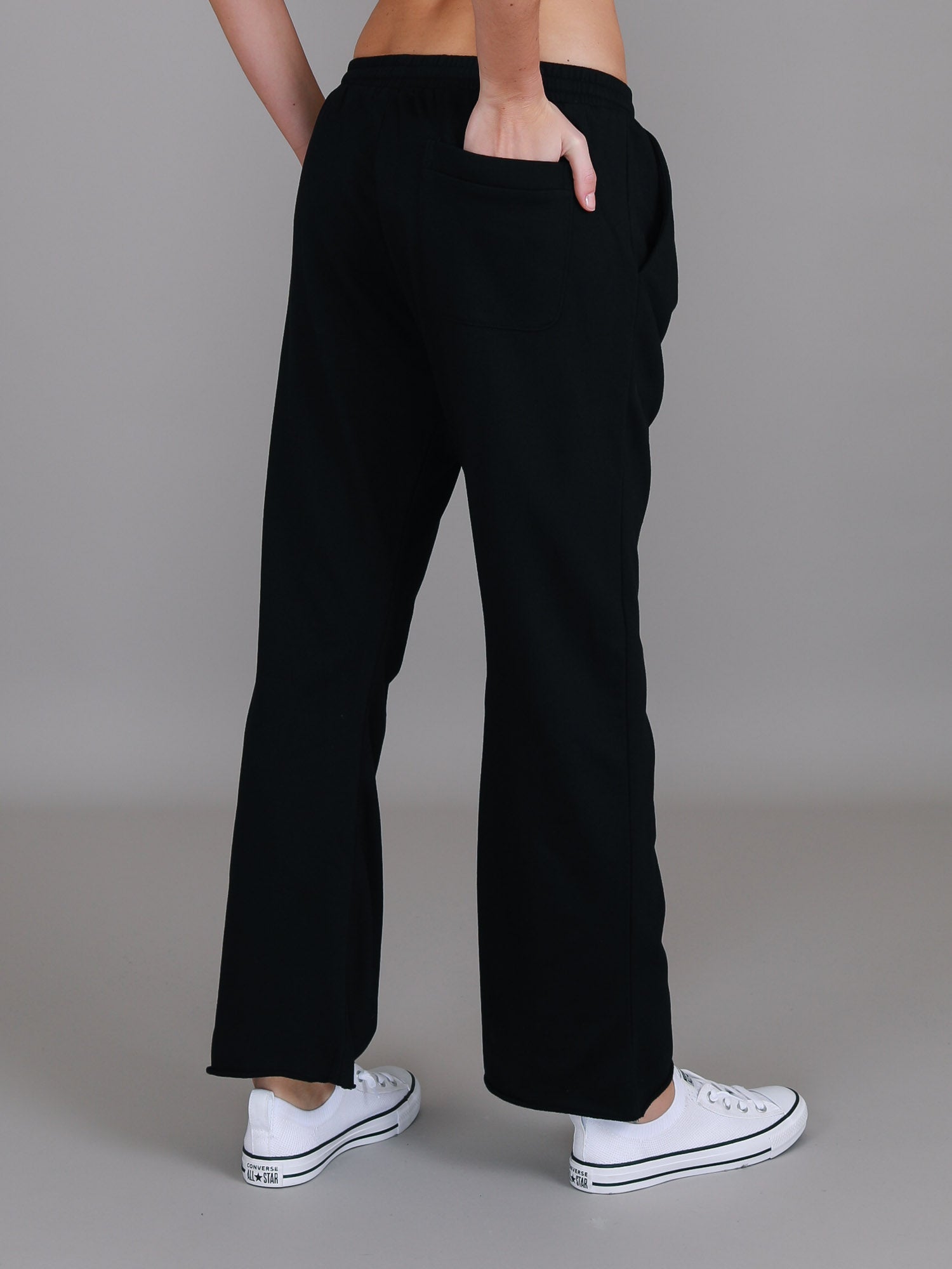 wide leg sweatpants outfit #color_black