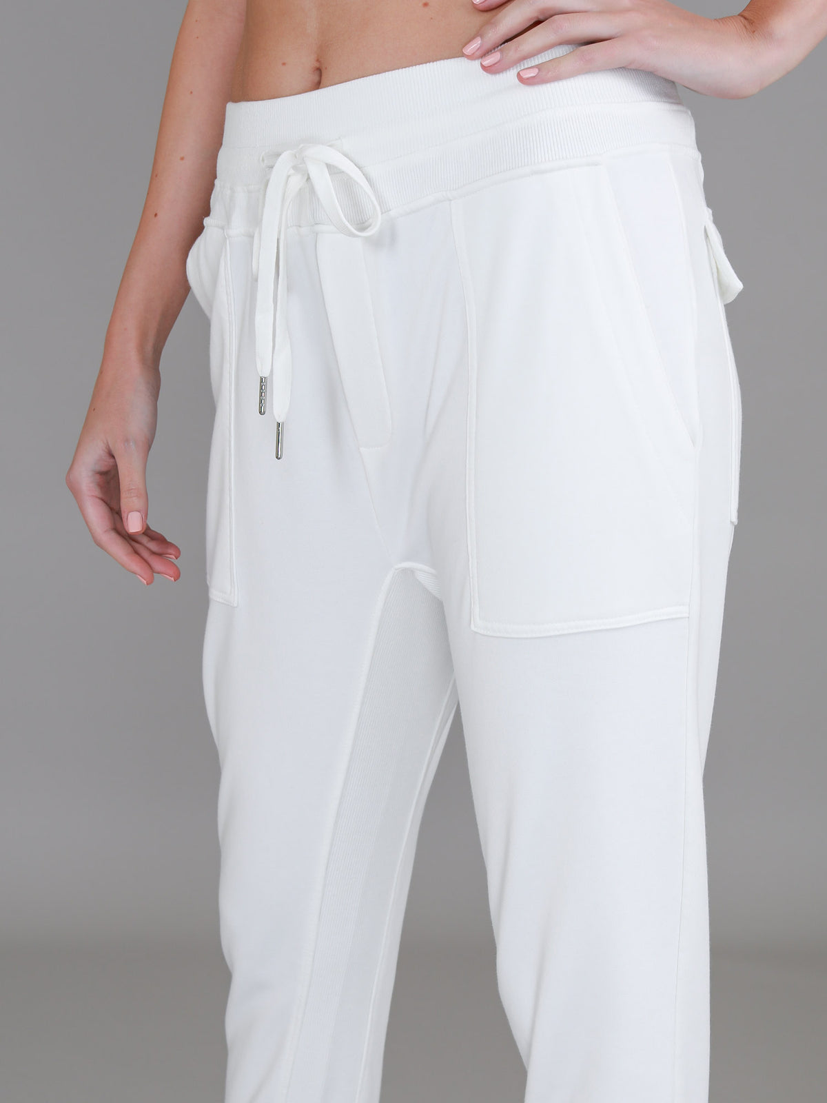 white jogger pants women