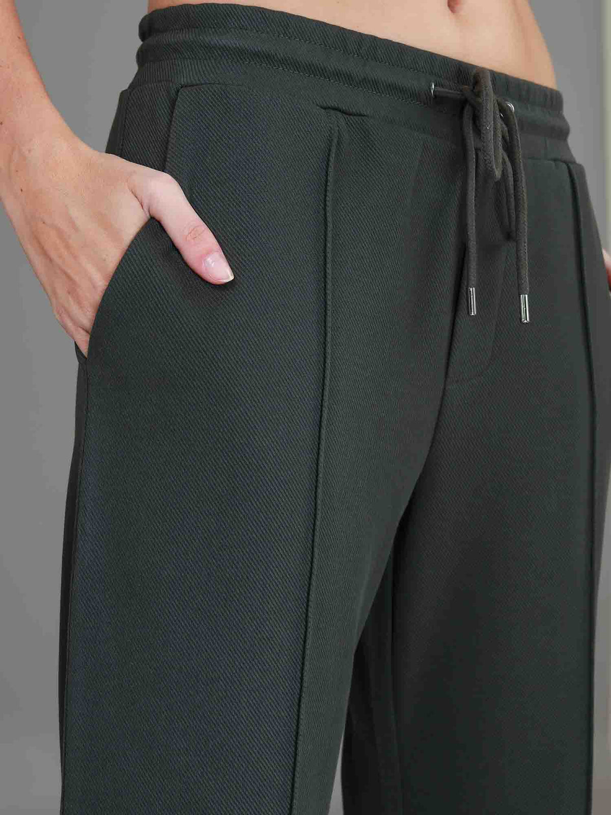 khaki pants women