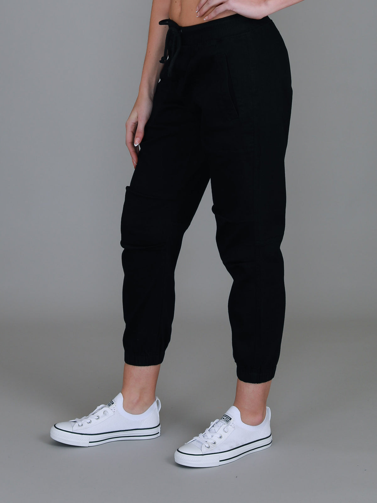 black tapered pants women