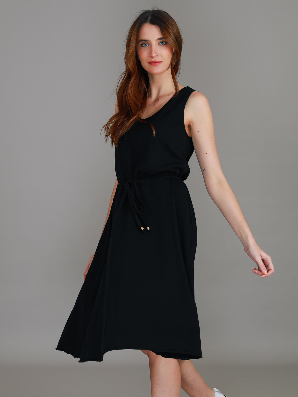 black sleeveless jersey dress