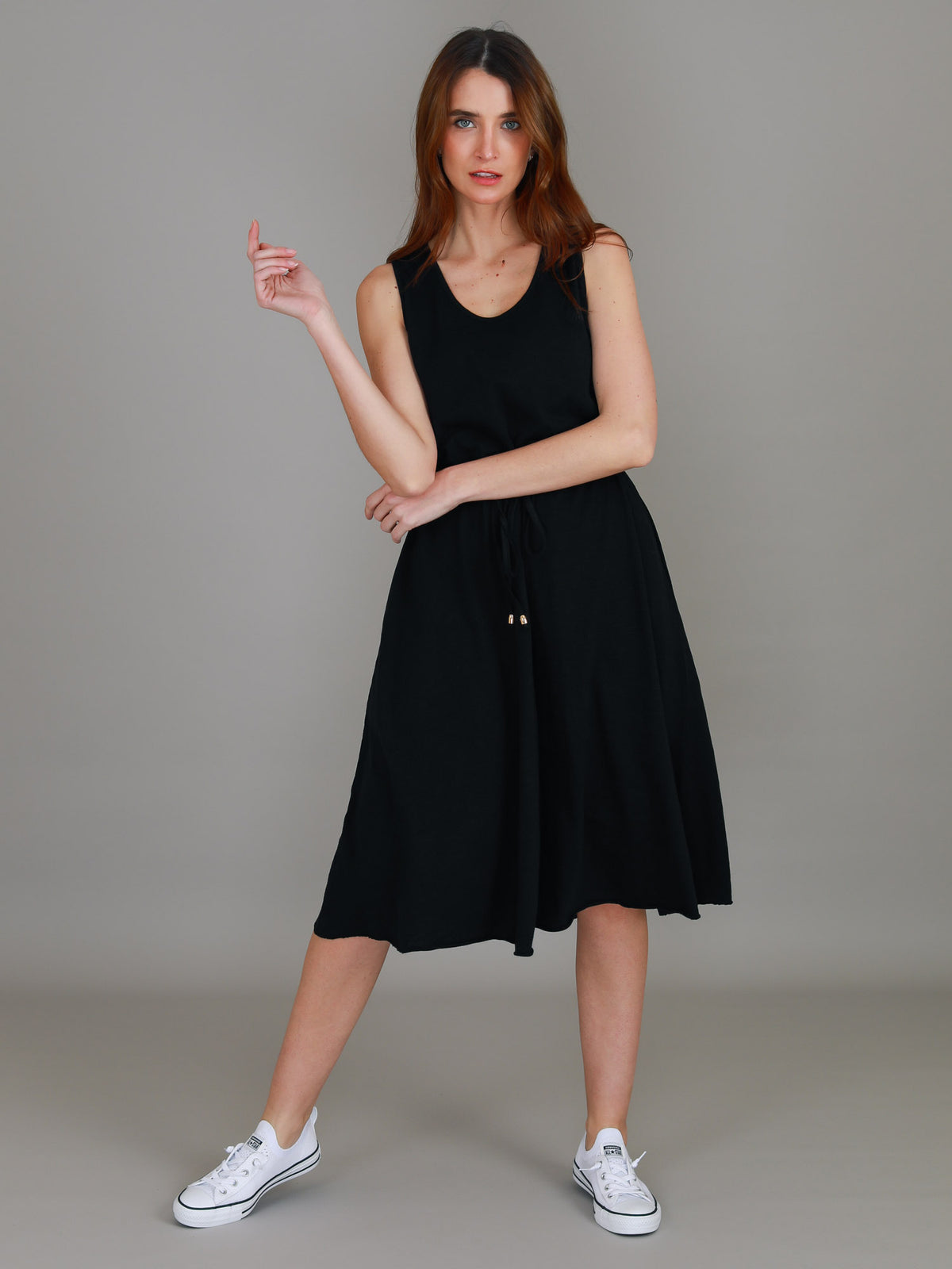 black sleeveless dress women