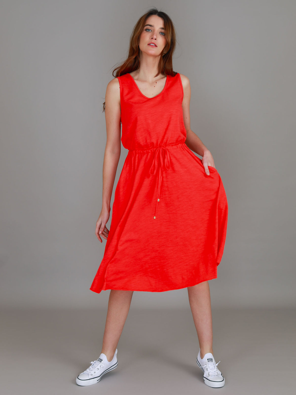 red sleeveless jersey dress