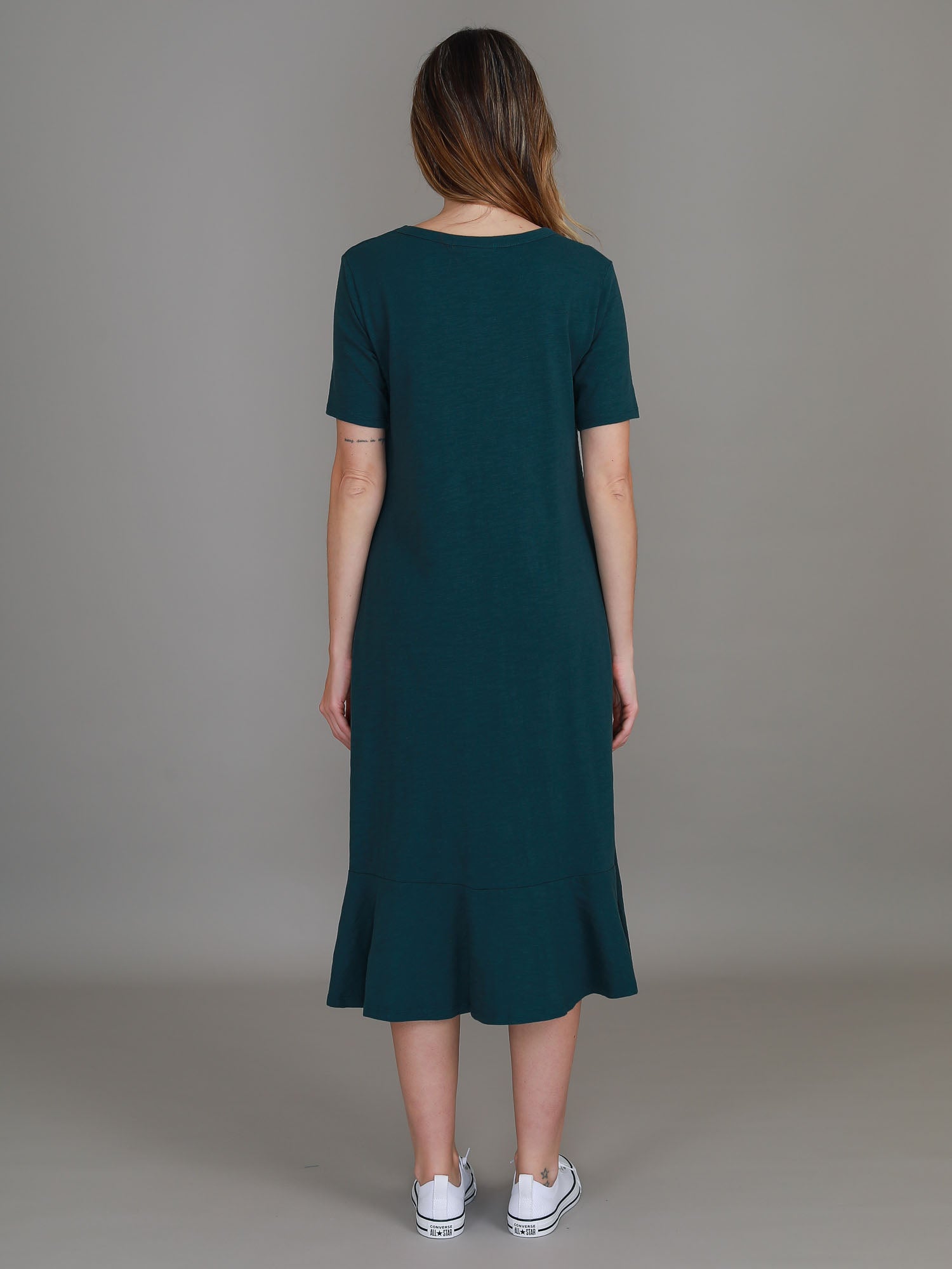 emerald green midi dress #color_ivy
