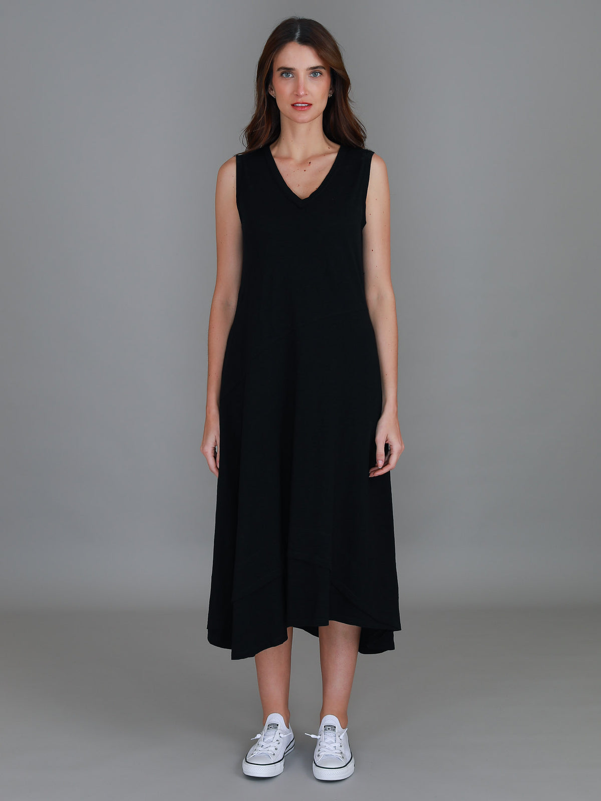 black v neck sleeveless dress