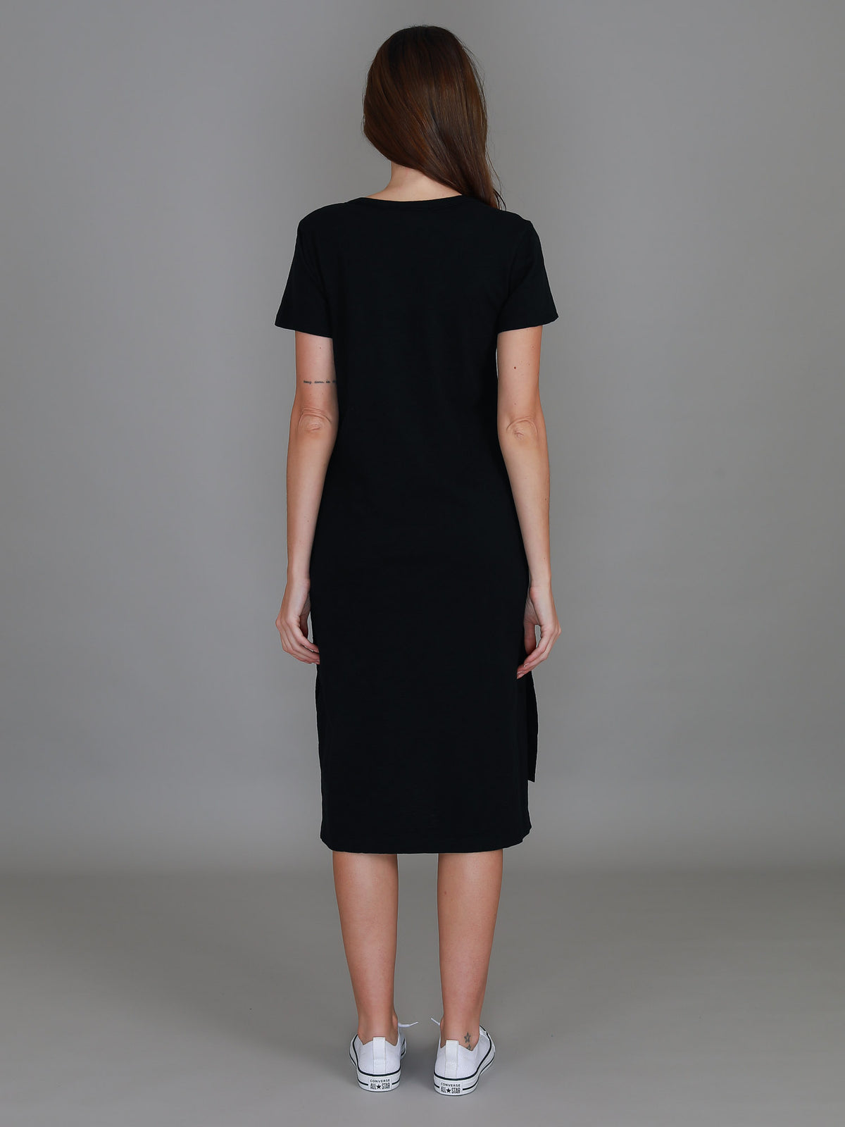 black v neck dress knee