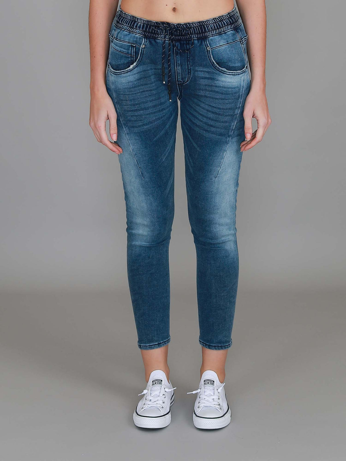 tapered jogger jeans