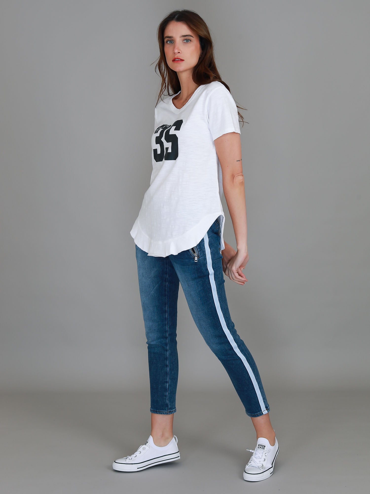 curved hem tshirt #color_white