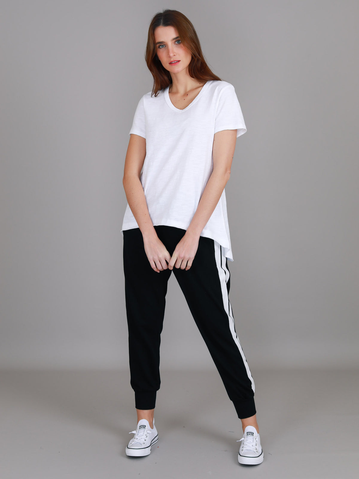 white v neck short sleeve tee