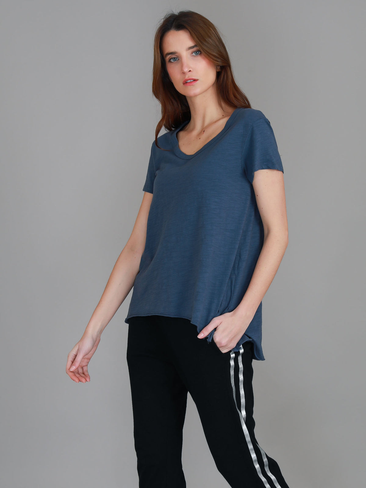 navy high low tee
