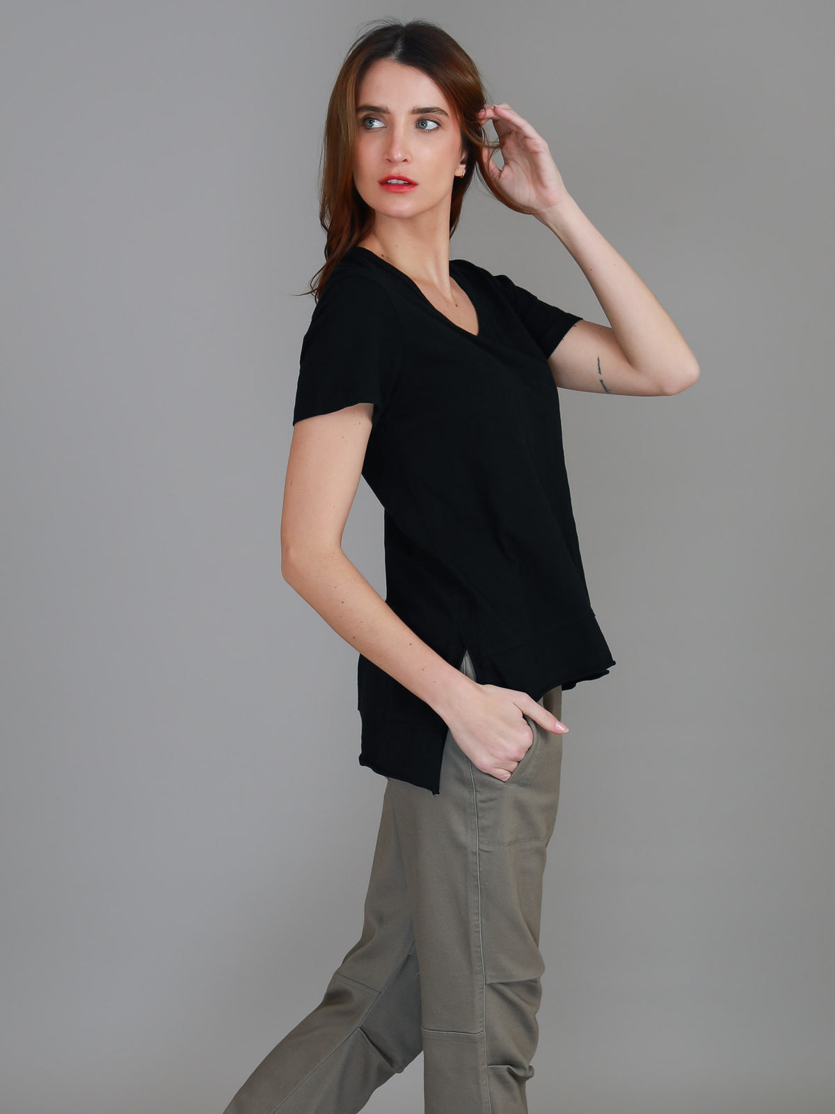 black stepped hem tee