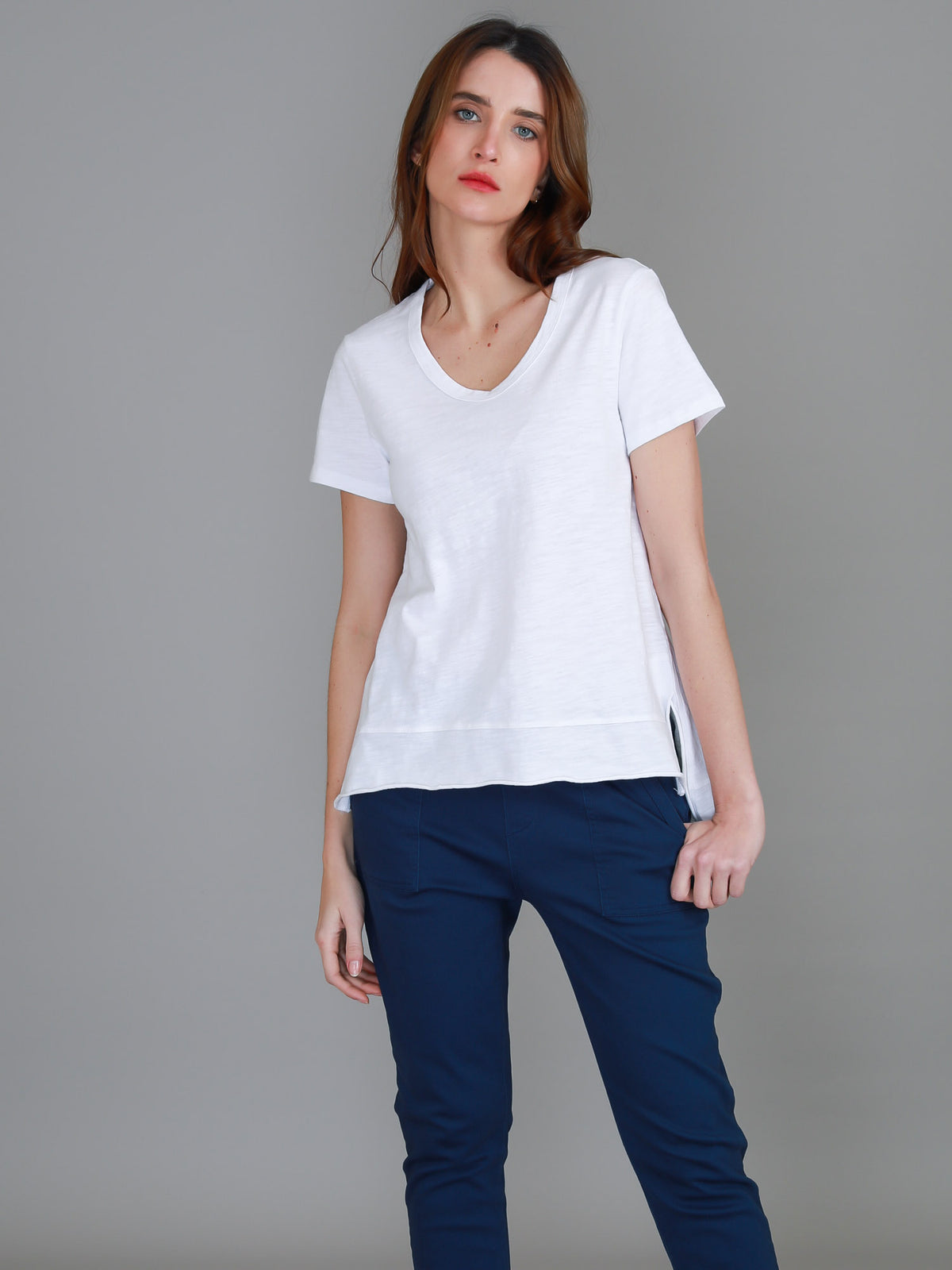 white stepped hem tee