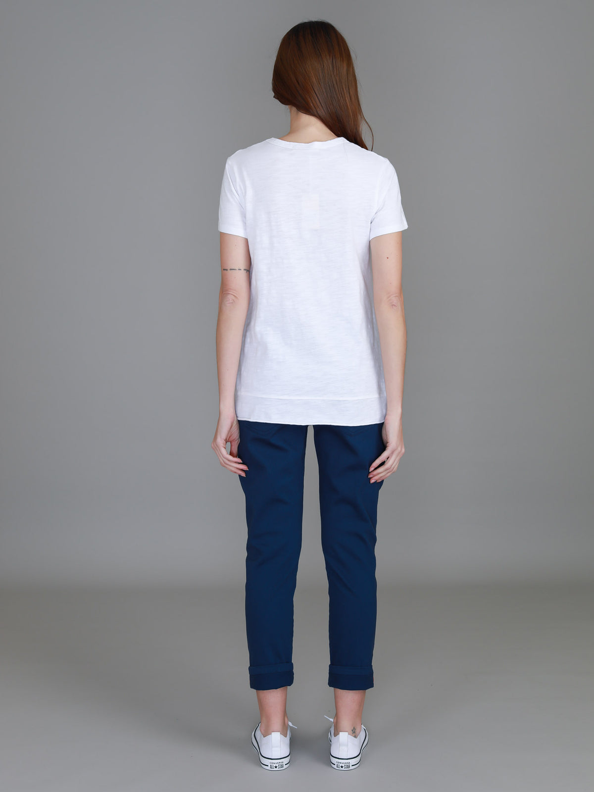 white crew neck t shirt women
