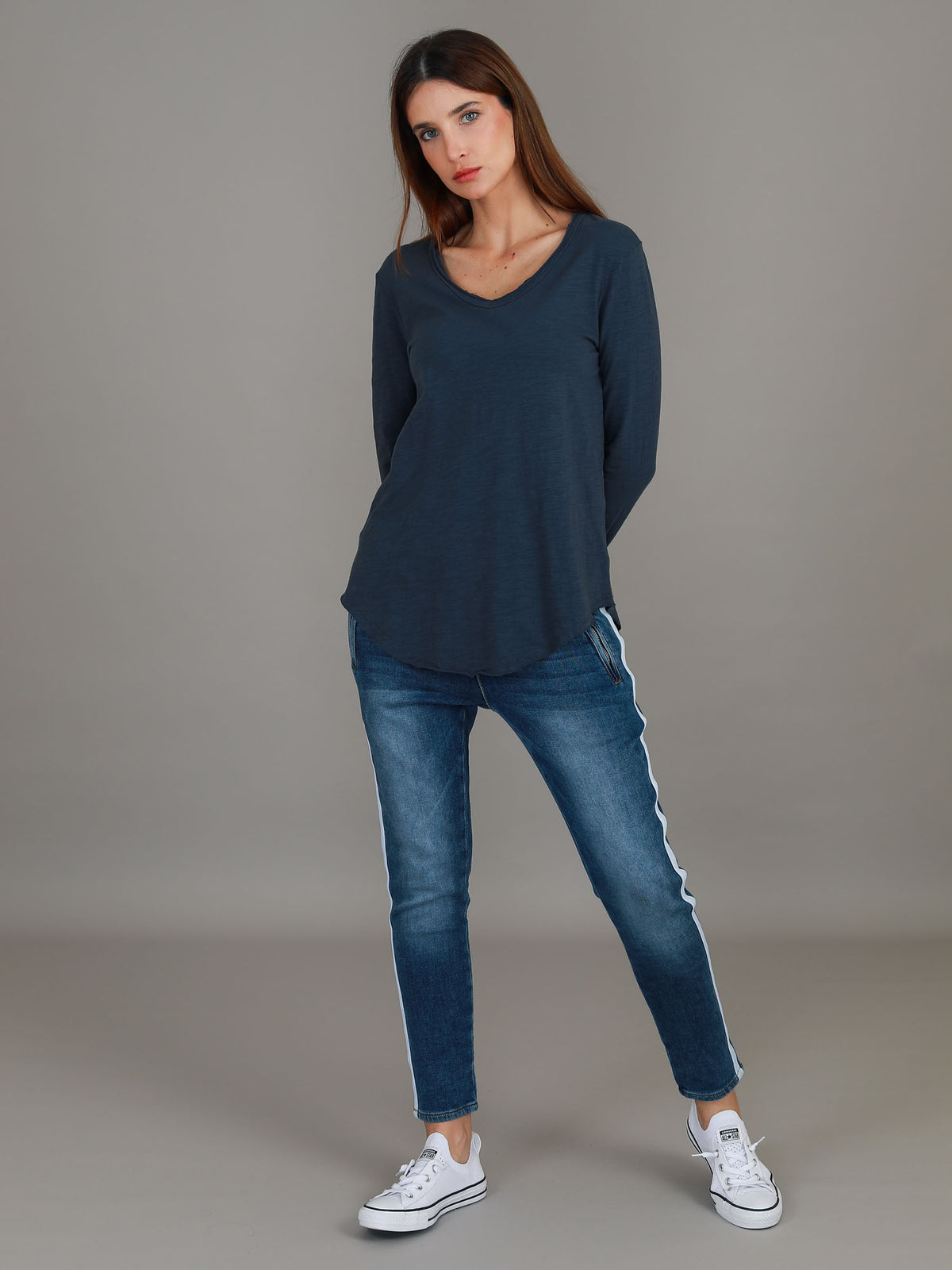 navy v neck curved hem tee