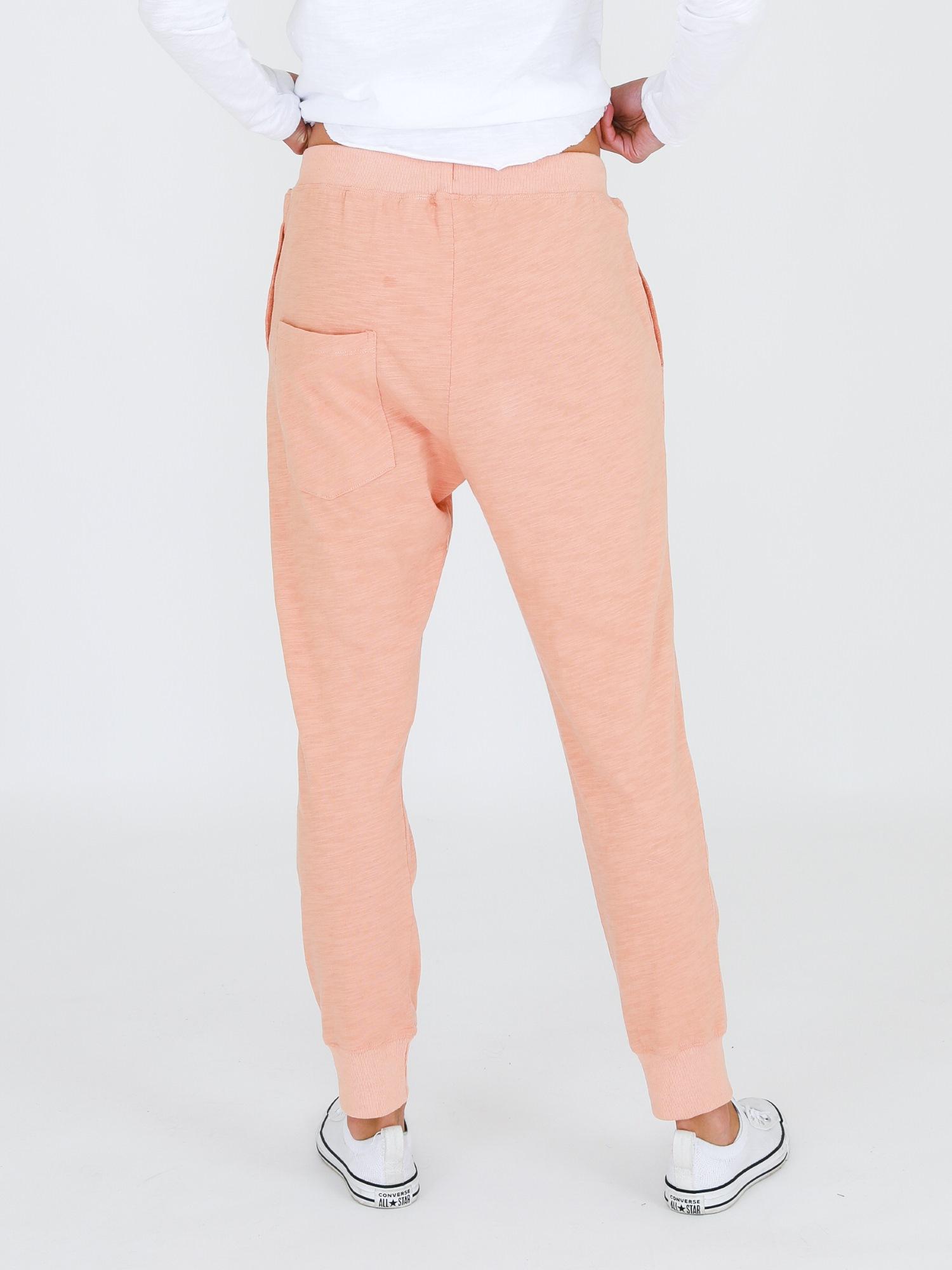 women's tracksuit pants #color_apricot