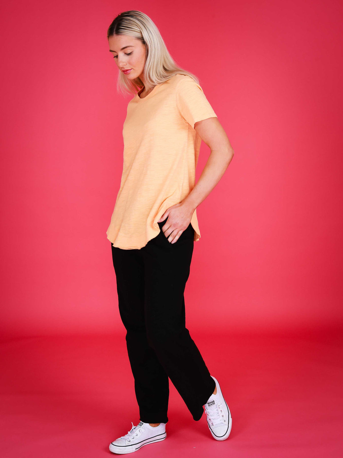 melon curved hem tee