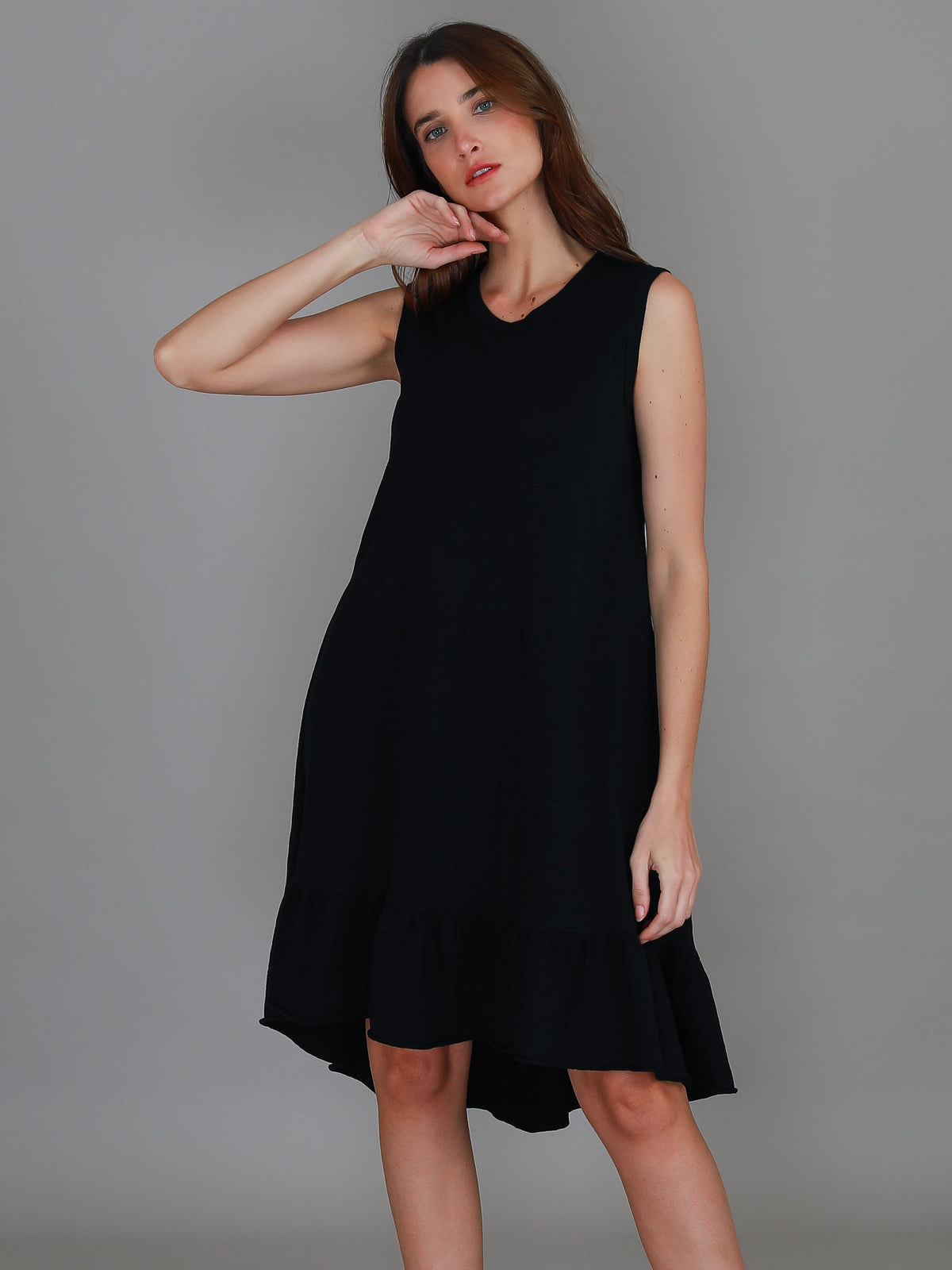 black sleeveless dress women