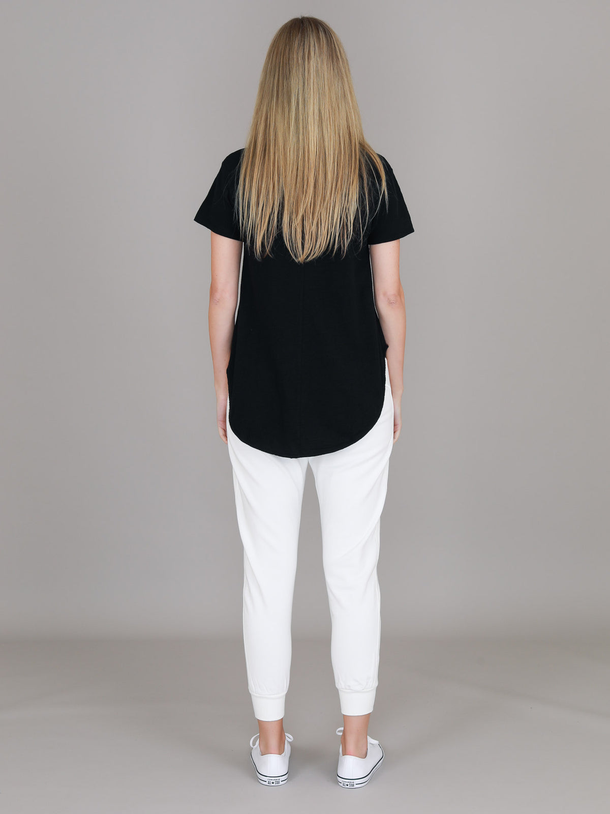 black crew neck t shirt