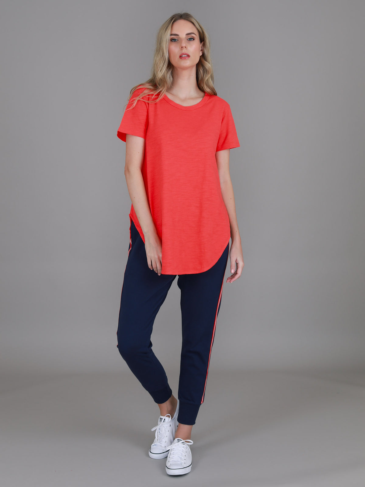 red tee women