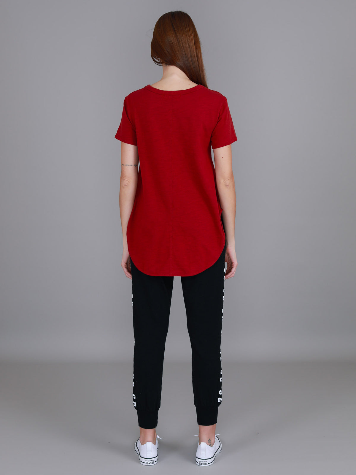 red curved hem t shirt