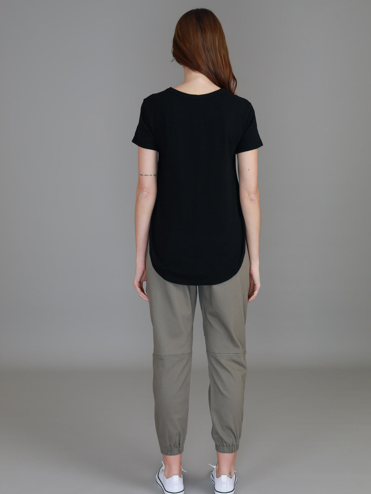 black basic curved tee