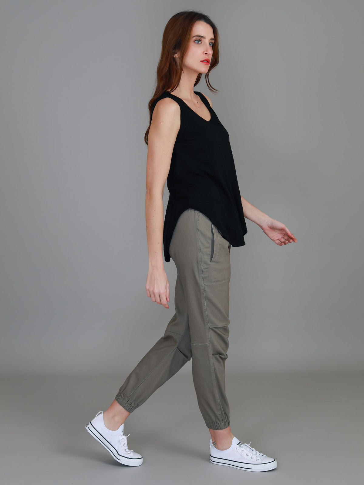 black curved hem tank
