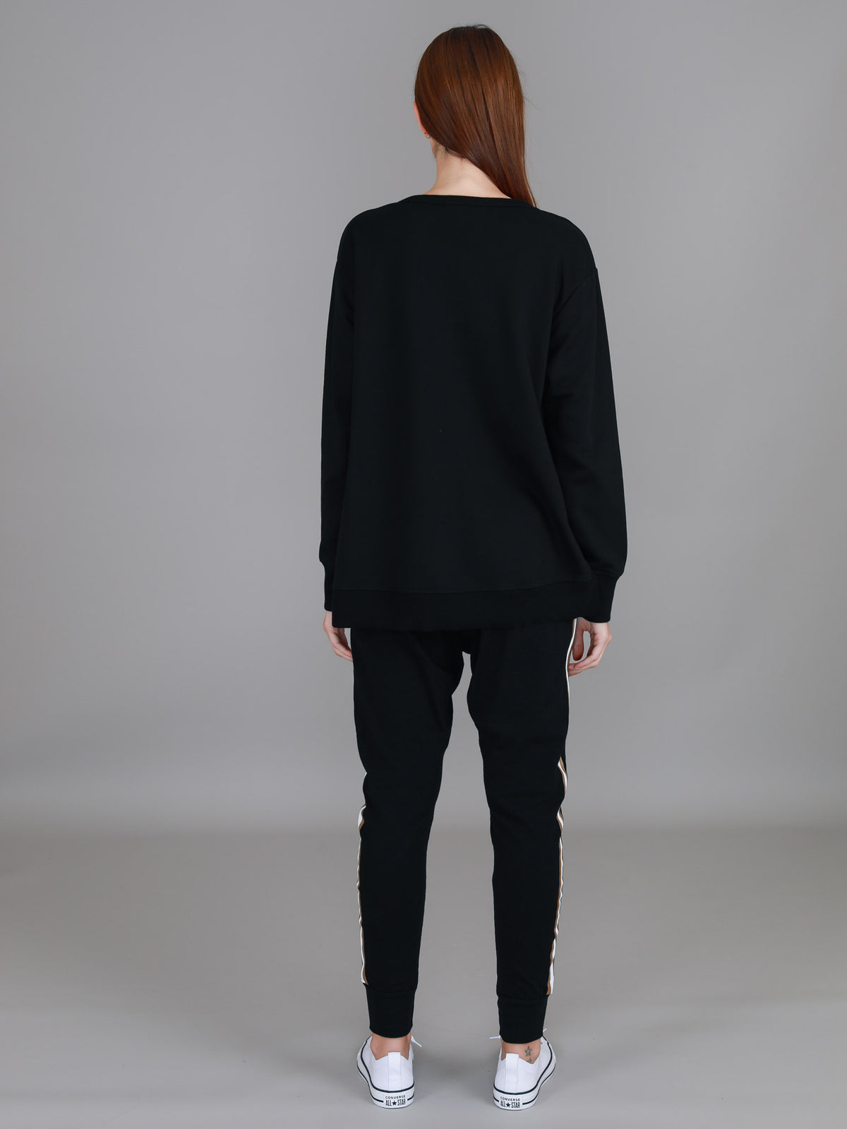 black crewneck sweatshirt women