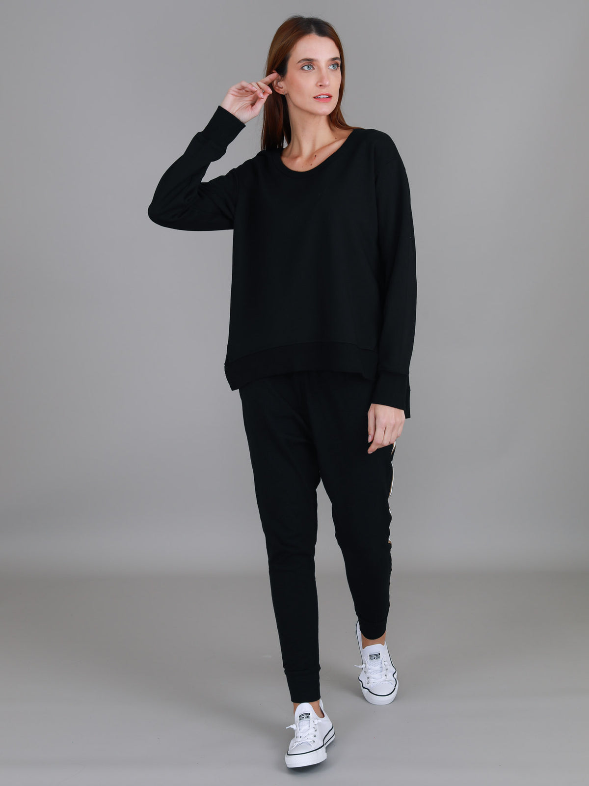black crew neck jumper women