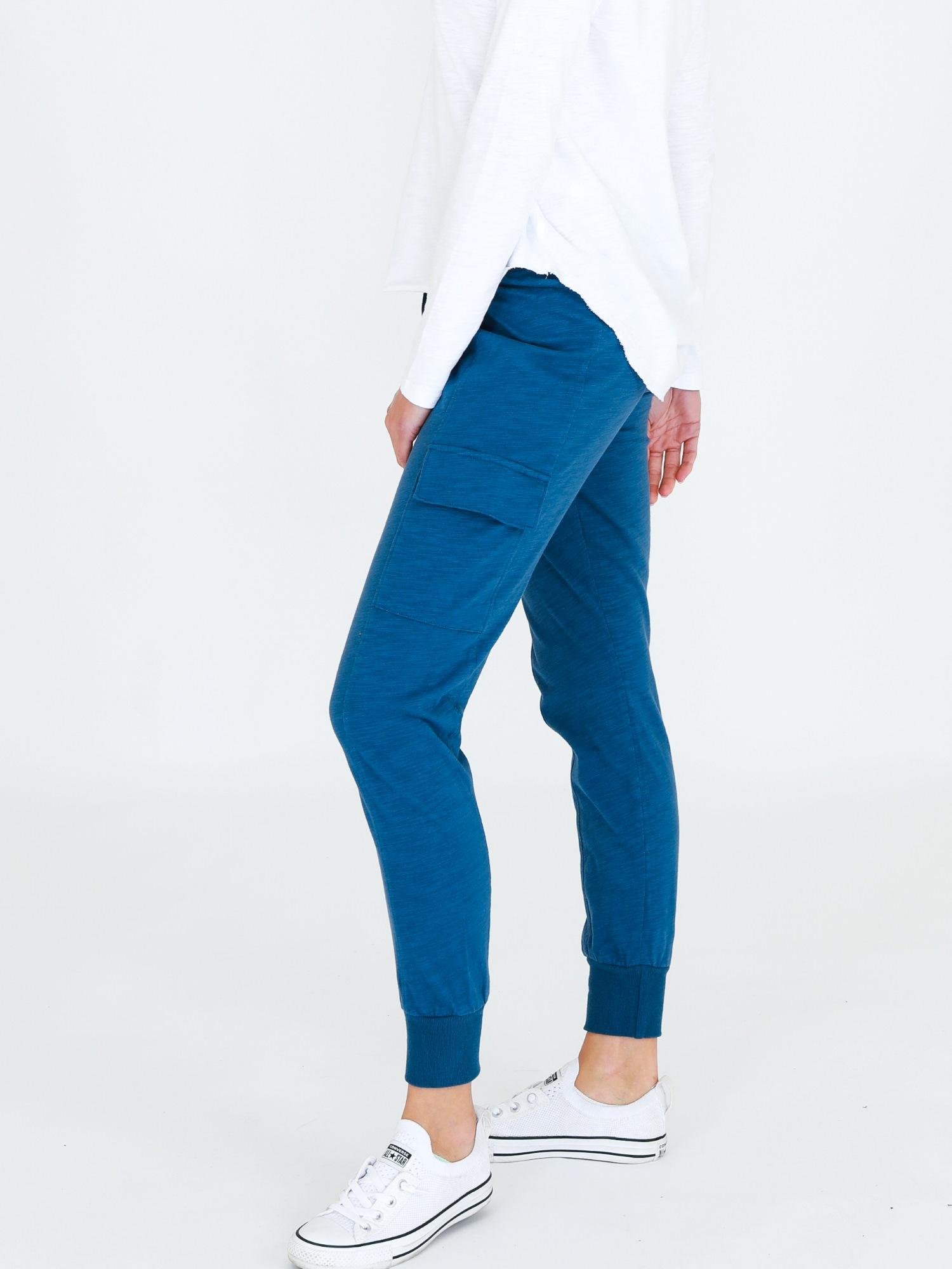 Loose Fit Women Cargo Pants #color_midnight